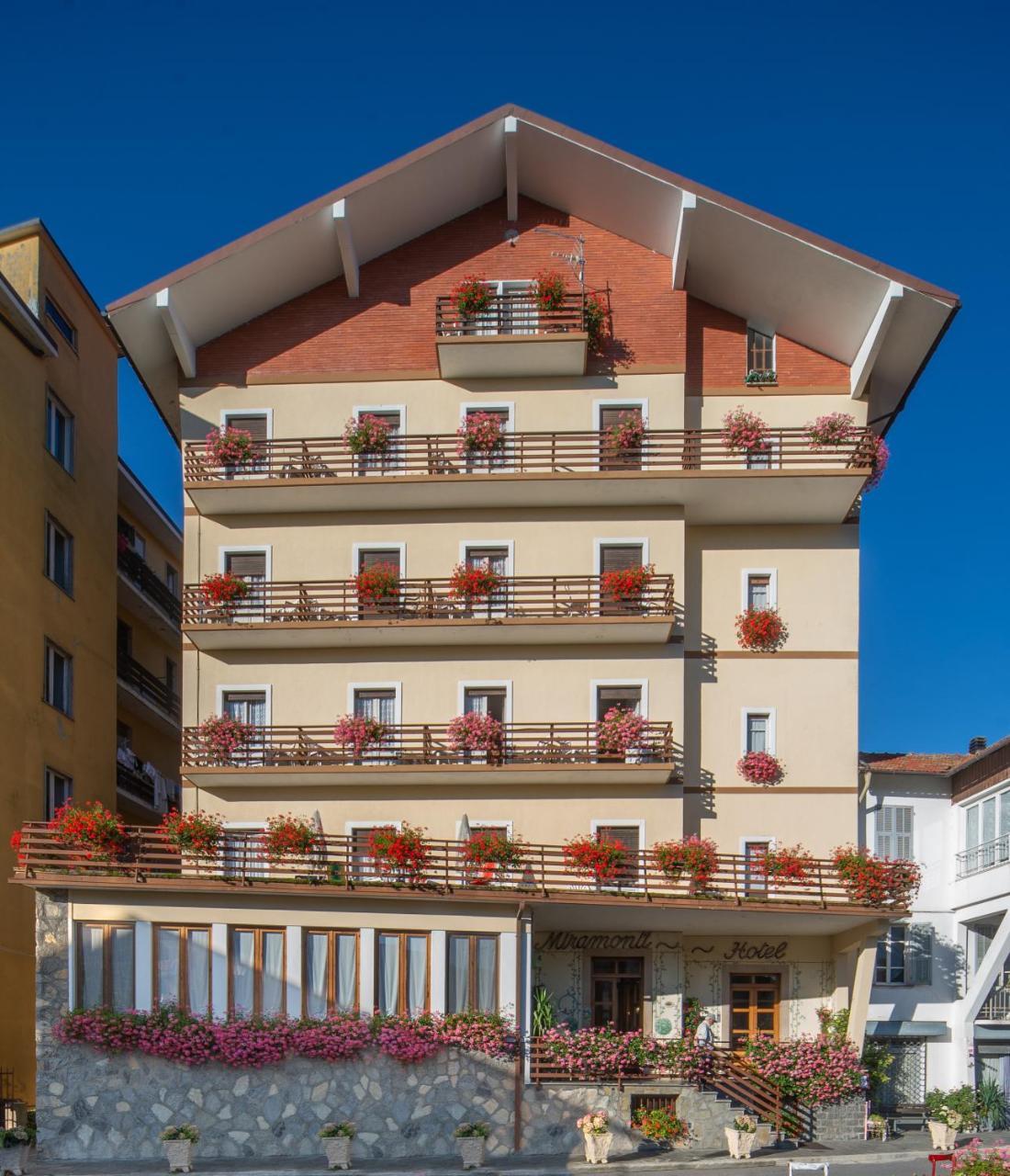 ホテル Miramonti Calizzano エクステリア 写真